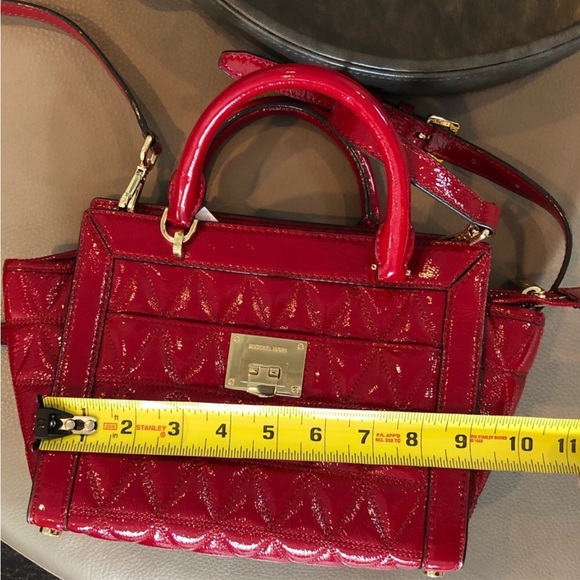 Beautiful New Michael Kors Red Patent Leather Vivianne Bag - Picture 12 of 13